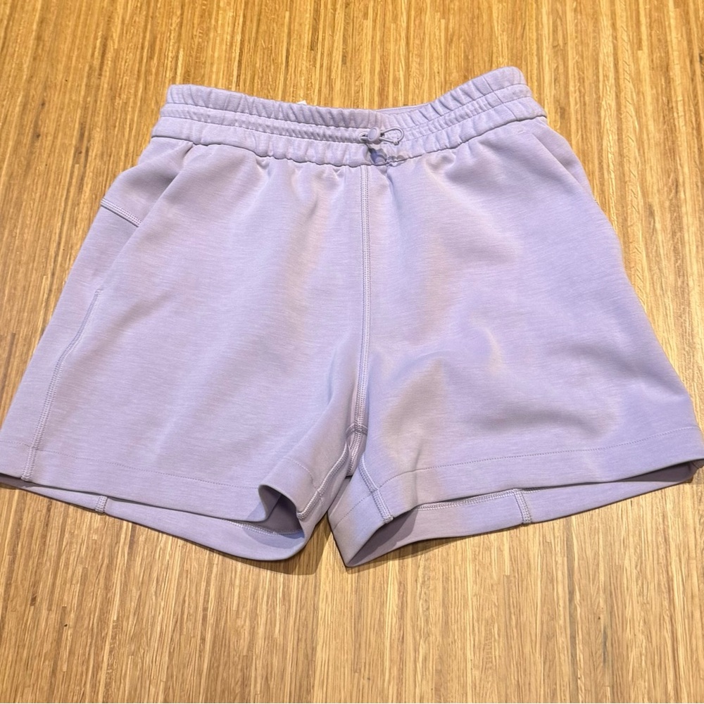 NWOT Lululemon Athletica Light Purple Women's Softstreme High-Rise Shorts